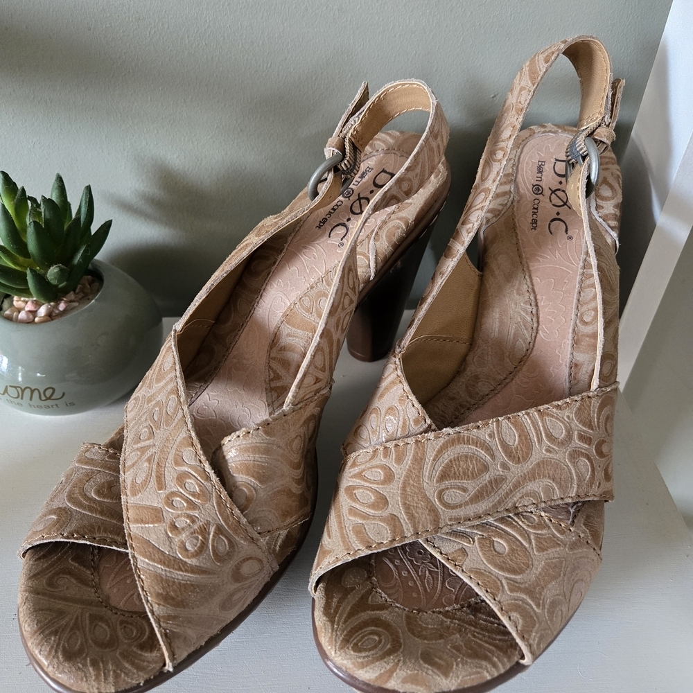 Born Concept B.O.C Platform Heels Tan Sz 7